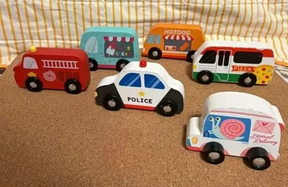 Set of 6 Wooden Town Vehicles and Food Truck Playset
